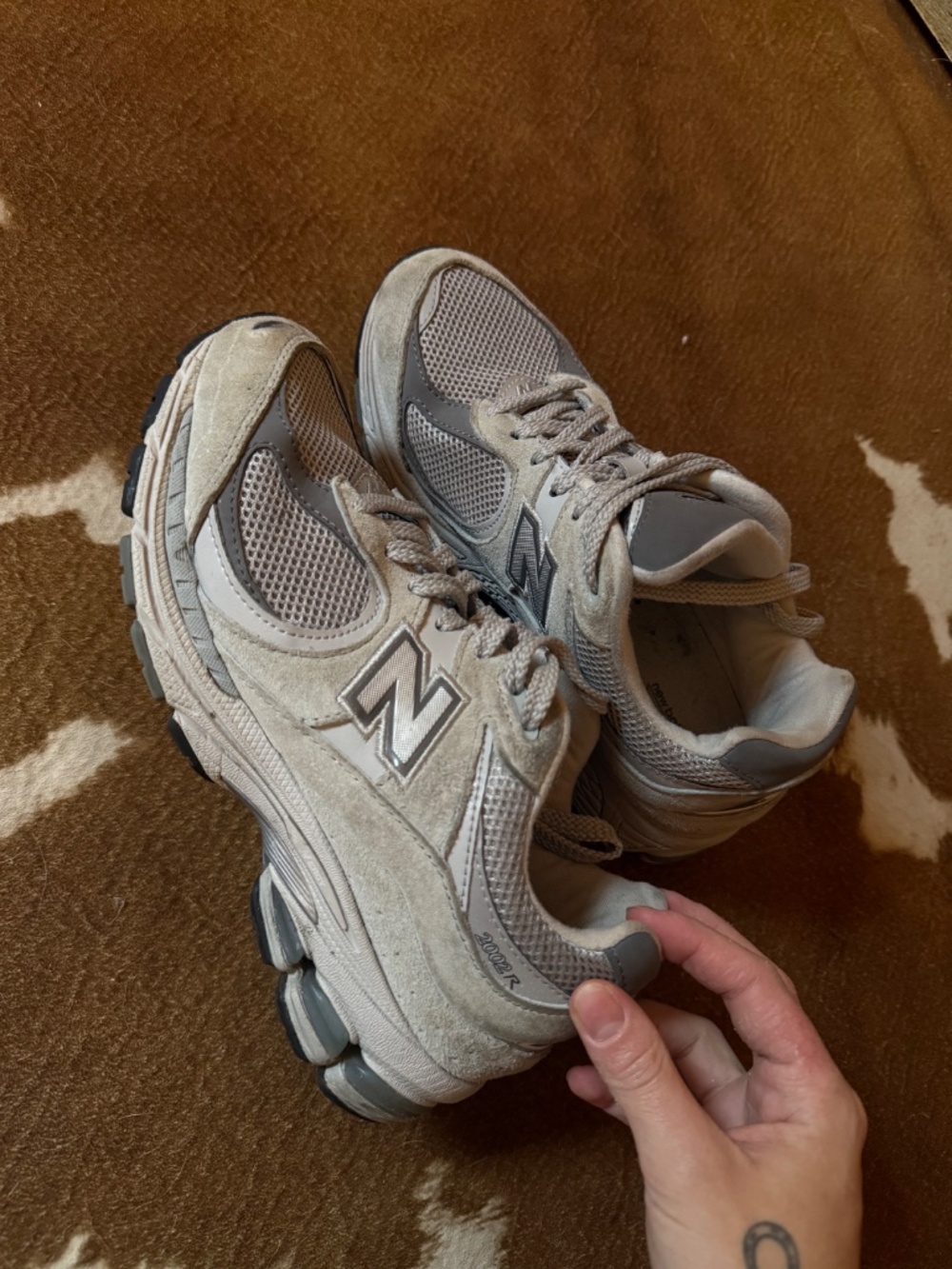 New Balance 2002R Suede Sneakers in Grey - Picture 2 of 2